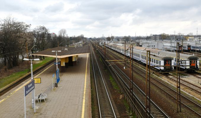 Zmiany ruchu na Wawrze: modernizacja linii kolejowej nr 7