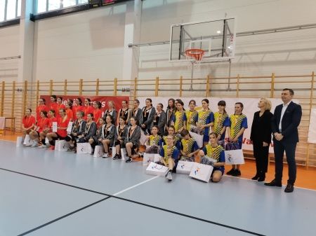 II miejsce dla drużyny dziewcząt ze SP nr 204 w rozgrywkach koszykarskich