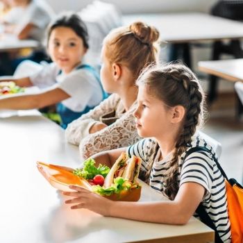 Szkoły wydają paczki żywnościowe dla dzieci