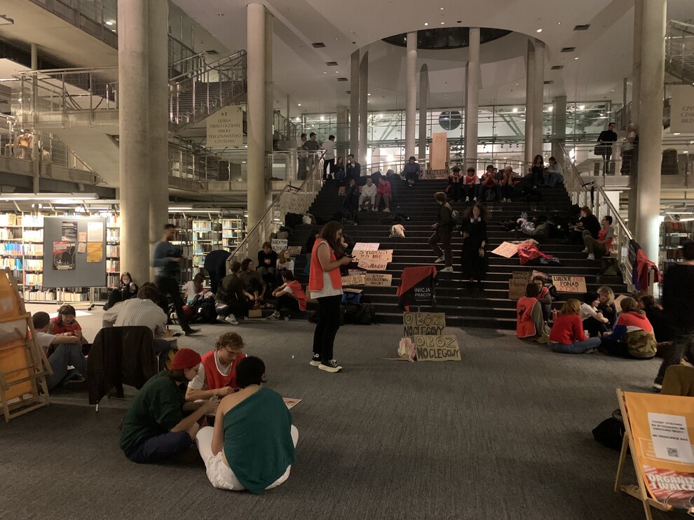 Studenci UW bez miejsc w akademikach. Protestowali śpiąc w Bibliotece Uniwersyteckiej