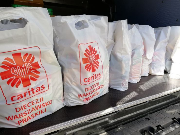 Potrzebujący mieszkańcy Pragi otrzymali paczki żywnościowe