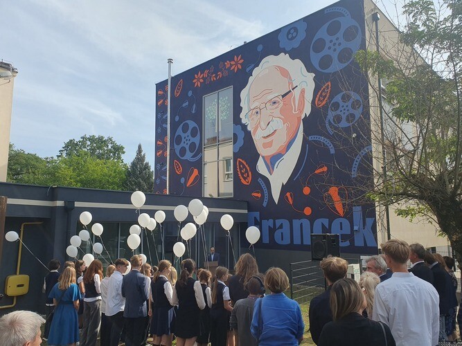 Antysmogowy mural odsłonięty na Wawrze. Na nim Franciszek Pieczka