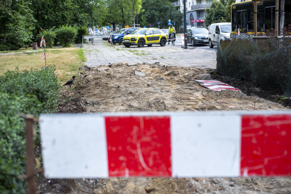 Coraz mniej płyt i betonu na Saskiej. Niebawem pojawi się więcej zieleni